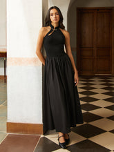 Asymmetrisches, schulterfreies, plissiertes langes Kleid mit Taschen